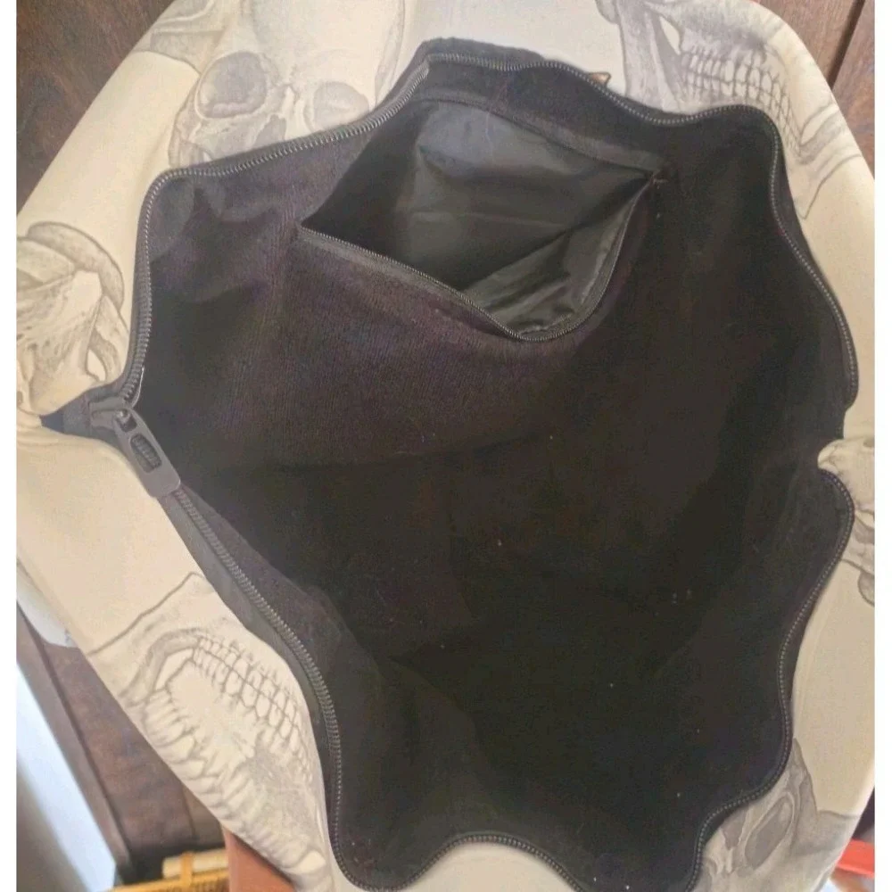 The Unbranded Brand skull print
